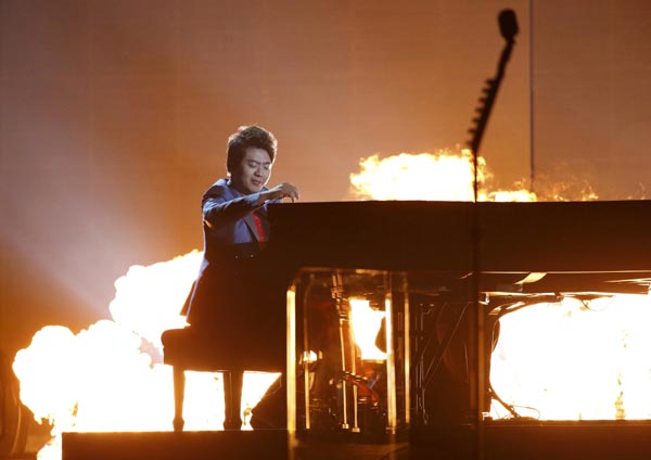 Lang Lang performs at Grammys