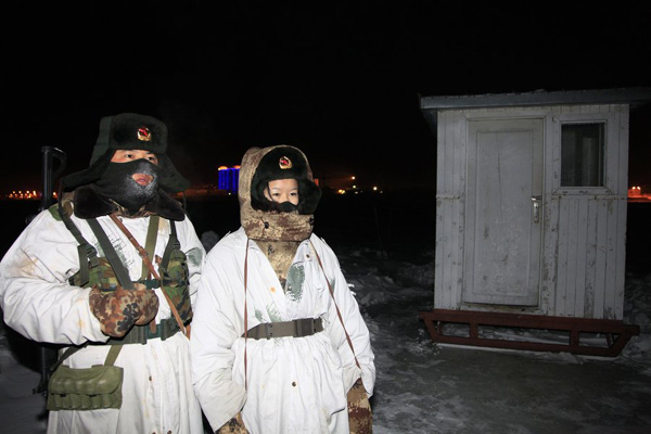 Couple sentries guard China's northern border during traditional holiday