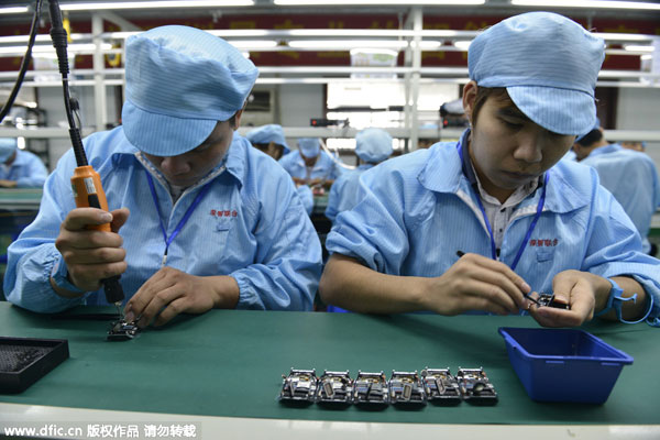 A look into Shenzhen smart watch assembly line
