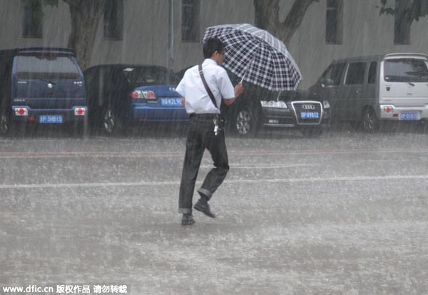 Heavy rain, flood hit many parts of China