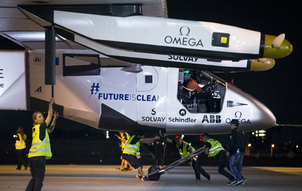 Solar-powered plane breaks solo flight record across Pacific to Hawaii