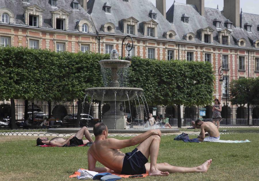 Unusual heat wave sweeps across Europe