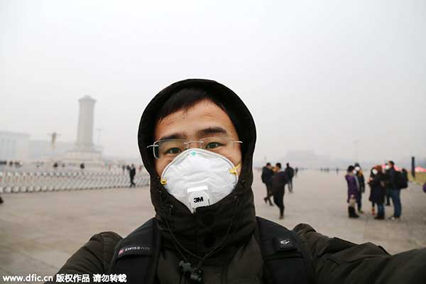 Life in smoggy Beijing amid red alert