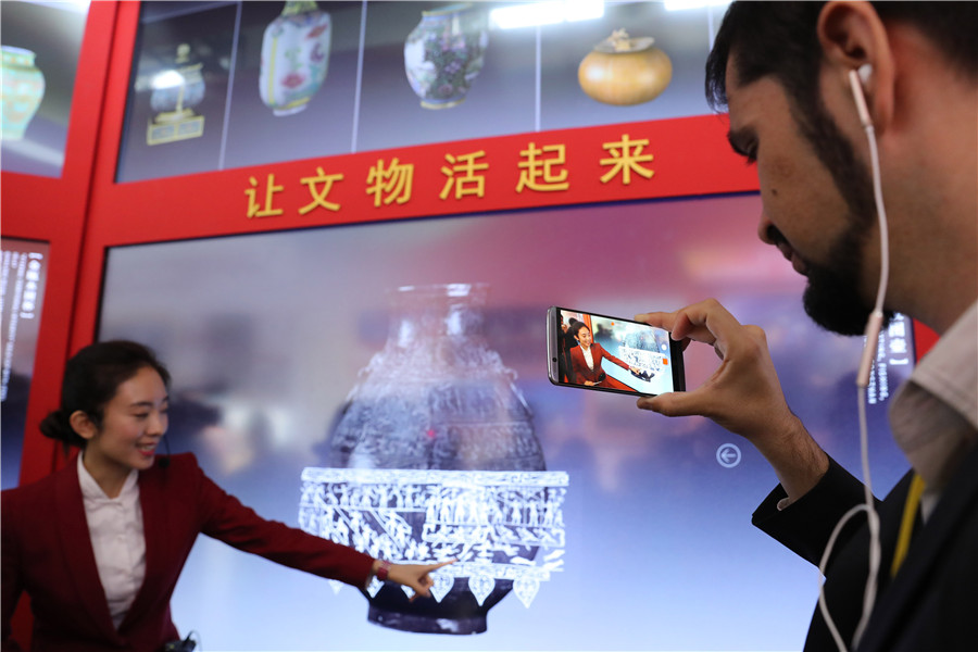 Foreign journalists take a glimpse at China's progress in 5 years