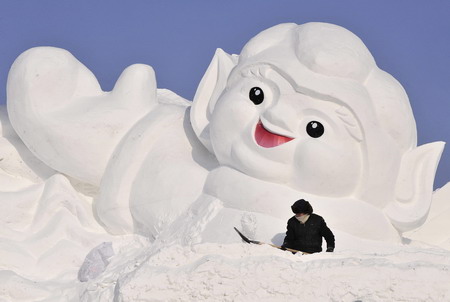 If life gives you snow, make sculptures