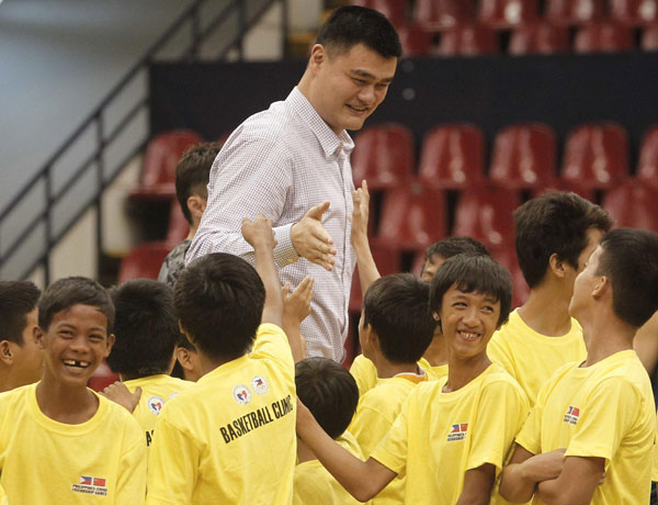 Yao Ming in Manila for friendship games