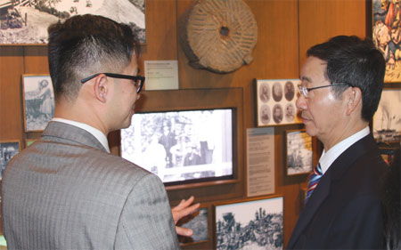 Consul General visits Chinatown legacy show