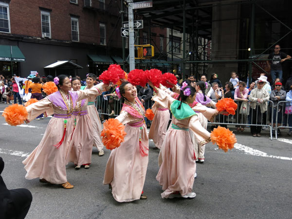 Chinese folk dance shown in NYC parade