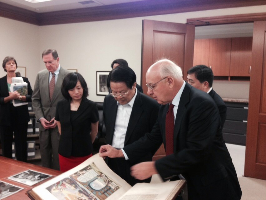 China's Cultural Minister visits California