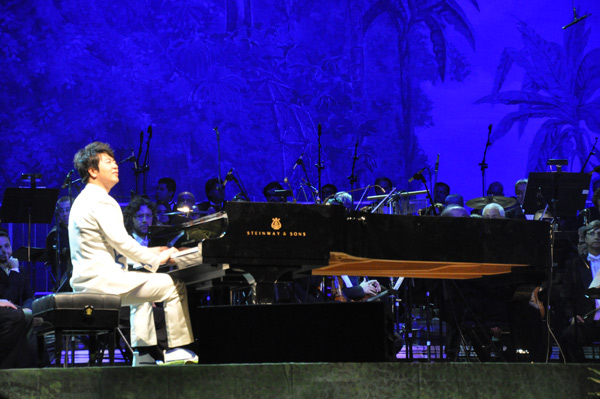 Lang Lang performs at World Cup concert