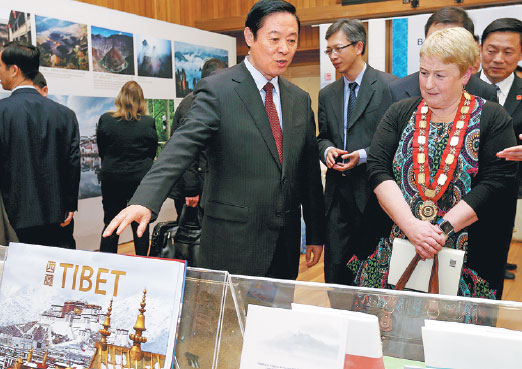 Exhibition puts China in spotlight