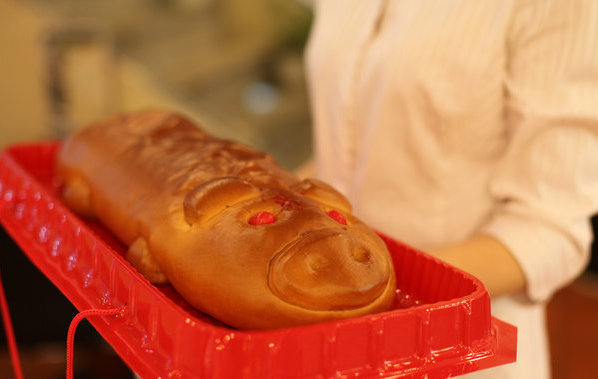 Piglet-shaped bread hot in Guangzhou