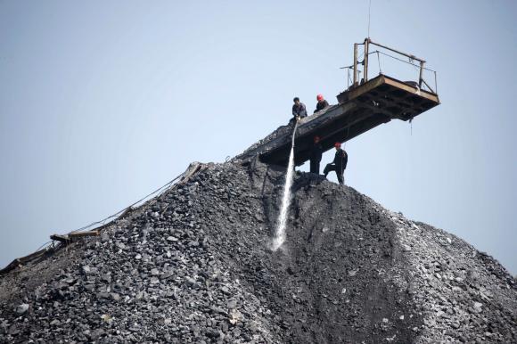 China to close nearly 2000 small coal mines
