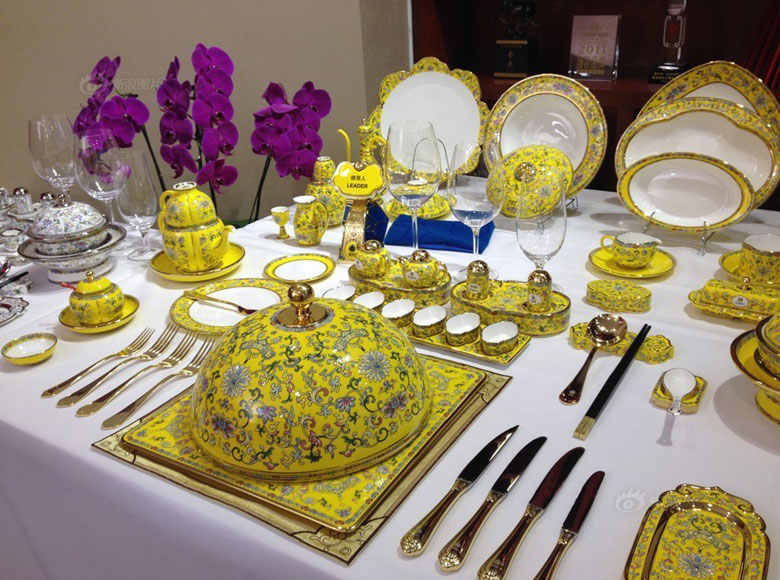 Gorgeous tableware at APEC banquet