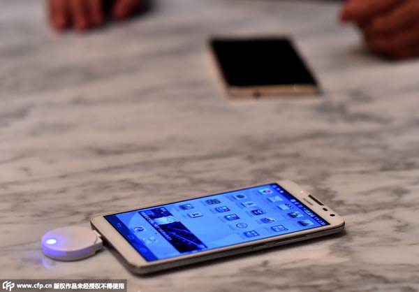 Wireless charging desk unveiled in Hangzhou