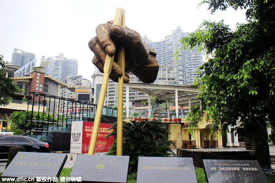 Fancy sculptures sparkle in Chongqing