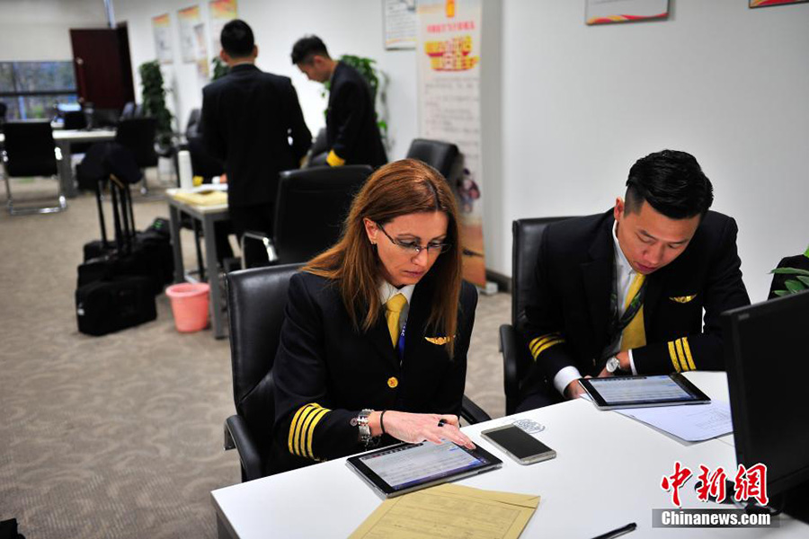 First American woman who works as captain for a Chinese airline