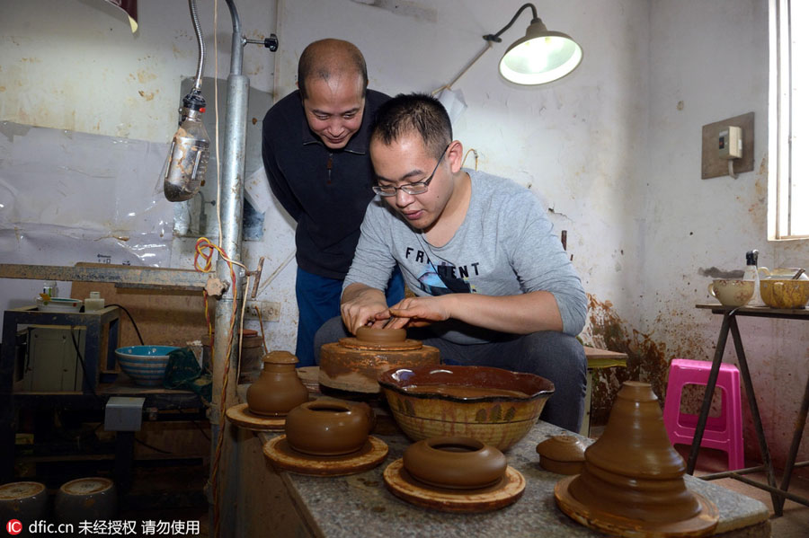 Teapot craftsman makes innovation, passes down techniques