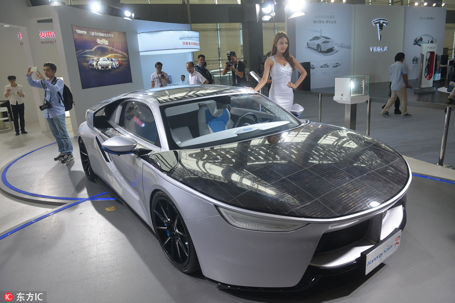 New energy cars and VR attract visitors at Auto Guangzhou