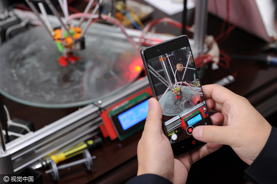 3D printer helps machinists to repair bullet trains in Chongqing