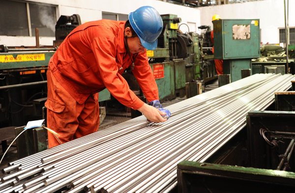China crude steel output rises slightly in 2016