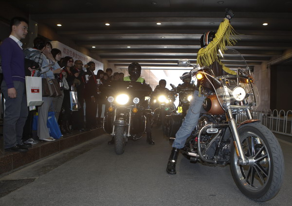 Chinese Harley fans ride to US