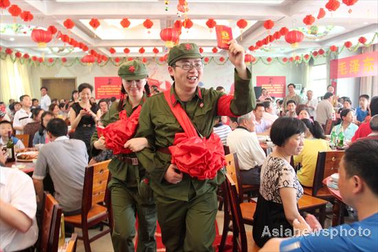 Revolutionary marriage in E China
