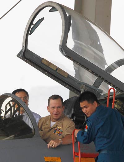 Mullen visits air force, army bases in East China