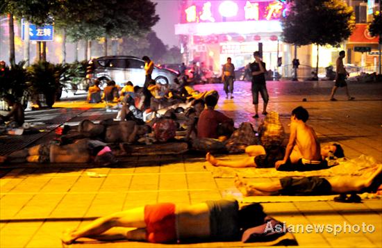 Jobless migrant workers sleep rough