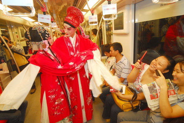 Nanjing subway becomes a stage for opera