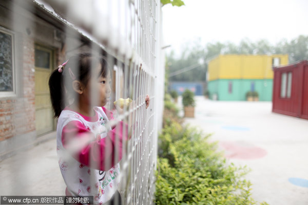 Container community for migrant children