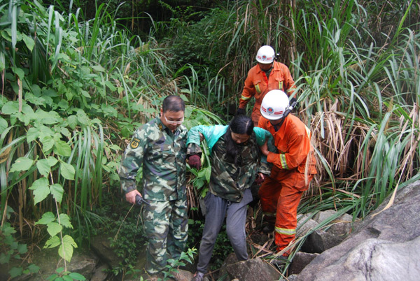 Trapped tourists rescued in East China|2011flash|chinadaily.com.cn