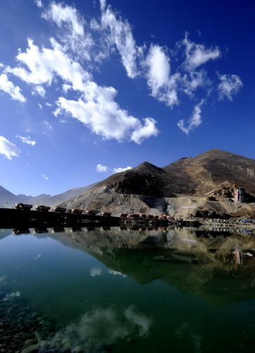 Tibet's largest water project completes damming