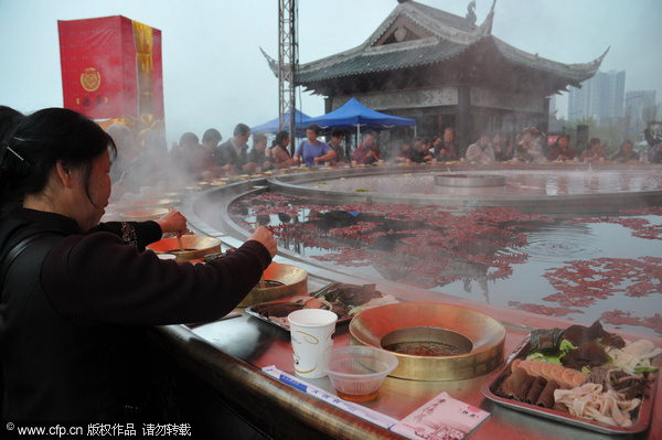Giant hot pot feast in SW China
