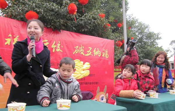 Dumpling eating competition in Sichuan