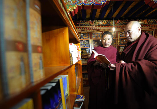 Elderly Tibet monks, nuns gets pension