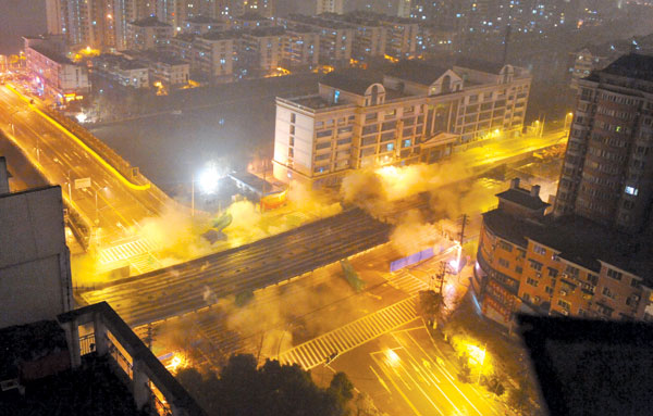 Demolition destroys Nanjing viaduct