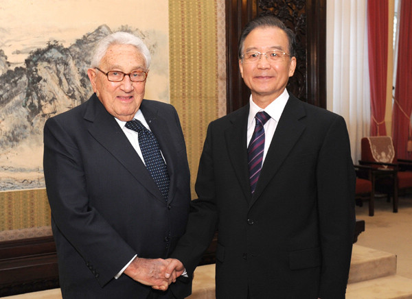 Wen meets Henry Kissinger