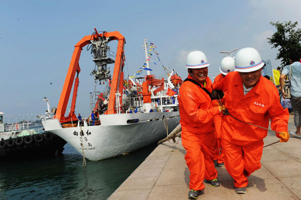 China manned sub may dive in South China Sea 2013