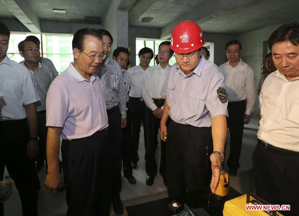 Wen inspects affordable housing in Tianjin
