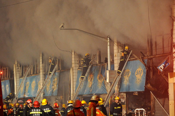 6 die in Shanghai market fire