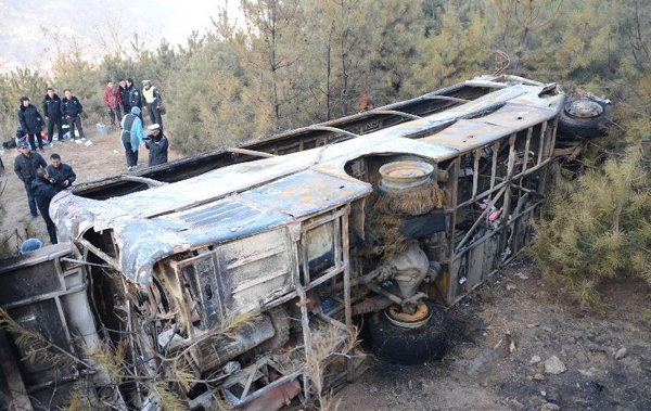Death toll rises to 14 in NW China bus crash