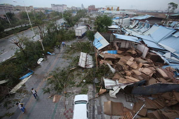 Wild weather kills 24 in South China