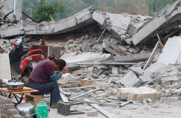 House damaged, life continues in Sichuan
