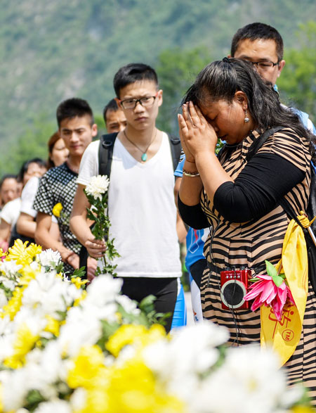 Memories and tears on quake anniversary