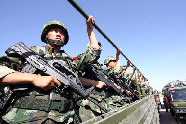 Anti-terror drill staged in Xinjiang