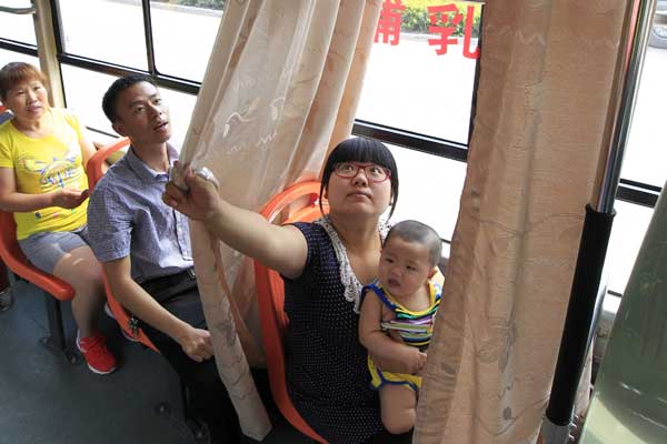 Zhengzhou buses test special seat for breast-feeding mothers