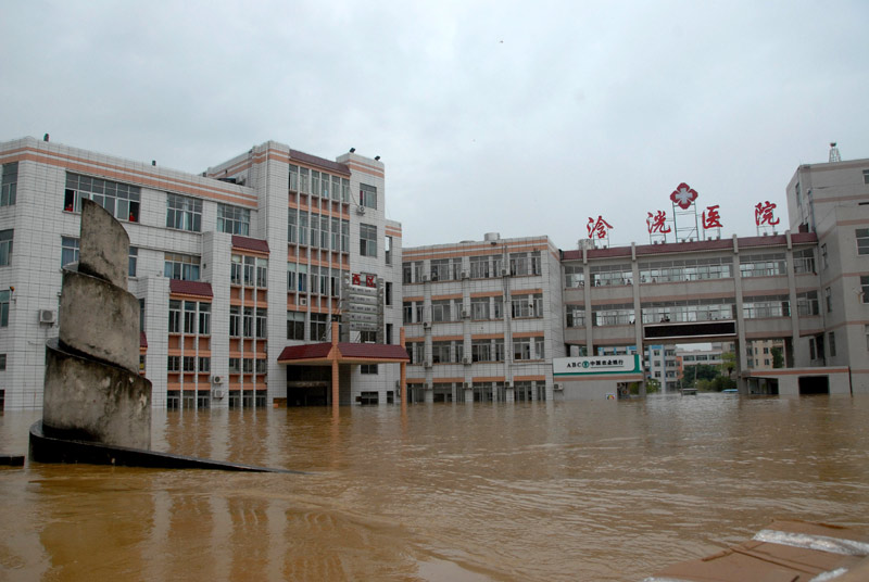 9 killed in south China floods
