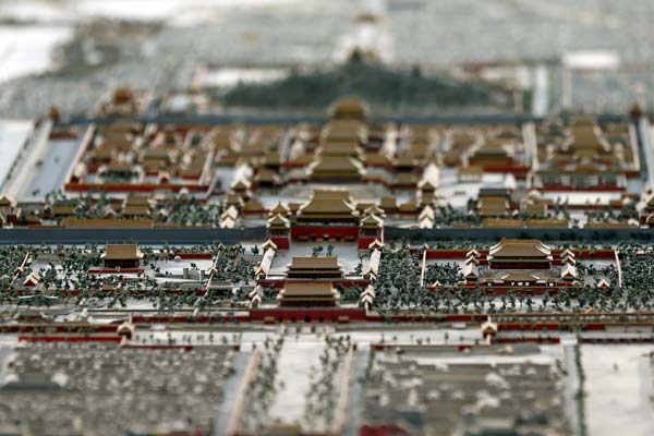 Model gives glimpse of old Beijing