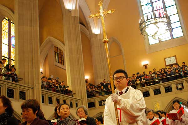China's Christian churches reduce leaders' age ceiling
